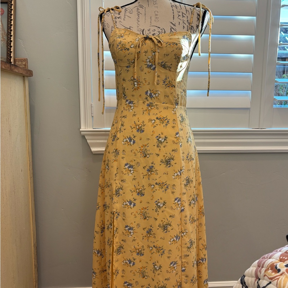 Chic Yellow Floral Maxi Dress